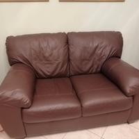 divanetto in vera pelle  2 posti 