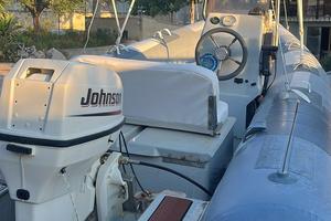 Gommone Marshall e fuoribordo Johnson