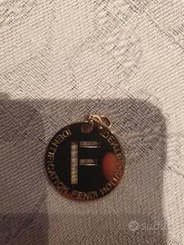 Ciondolo F fendi