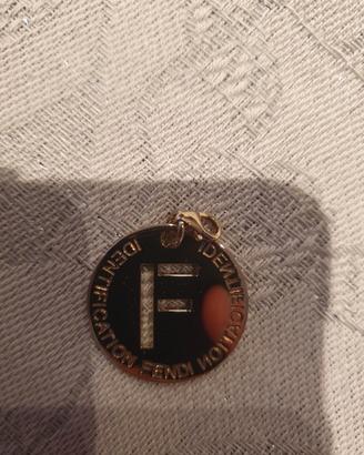 Ciondolo F fendi