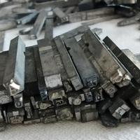 Lotto 250 Caratteri Tipografici Vintage in Metallo