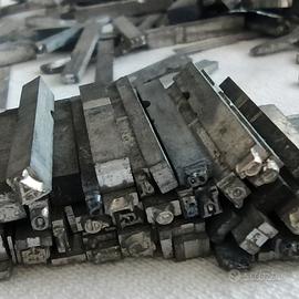 Lotto 250 Caratteri Tipografici Vintage in Metallo