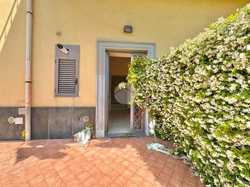 2 LOCALI A POZZUOLI
