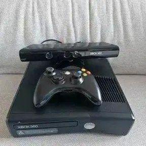 Xbox 360 nera + Kinect e controller