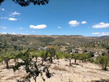 Terreno con caseggiati