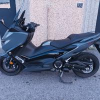 YAMAHA T-MAX 560