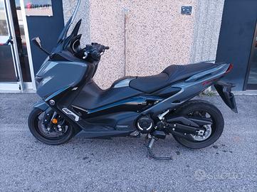 YAMAHA T-MAX 560