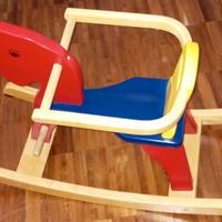 cavallo a dondolo in legno