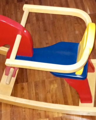 cavallo a dondolo in legno