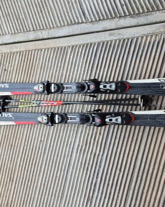 Sci carving salomon con bastoncini