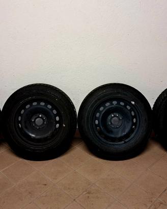 Gomme invernali 175/65 R15 84T + 4 cerchi in ferro