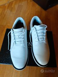 Scarpe da golf nuove. 