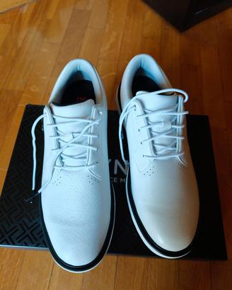 Scarpe da golf nuove. 