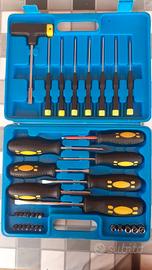 Valigetta portattrezzi con serie di girav e chiavi