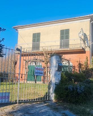 Casa indipendente con giardino