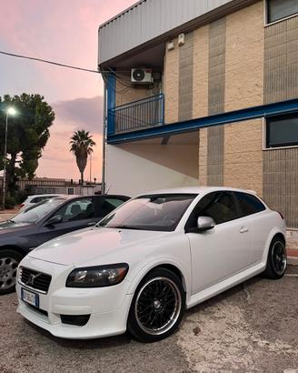 Volvo c30 d5 r-design