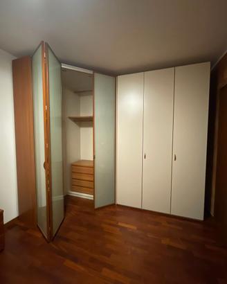 Armadio con cabina, cassettiera e comodini