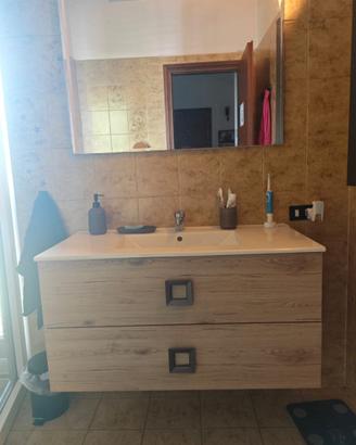 Mobile bagno completo con lavabo e specchio