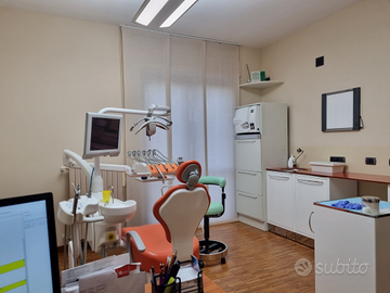 Studio Odontoiatrico con 2 POLTRONE