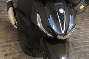 Beverly 300 2025 solo 880 km