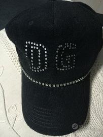Cappello con visiera e strass