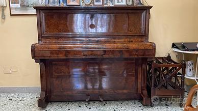 pianoforte a parete in buone condizioni