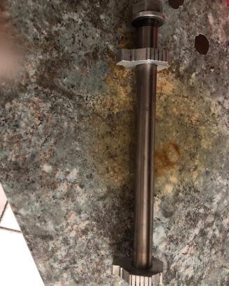 Perno ruota posteriore