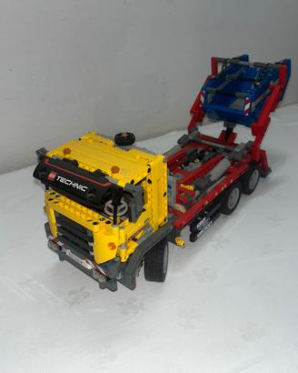 LEGO Technic Camion portacontainer (set 42024)