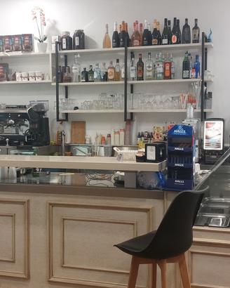 arredamento bar completo pari a nuovo