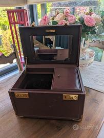 Neauty case Cartier "Les Must de Cartier" in pelle