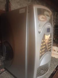macchina professionale erogazione caffe latte 