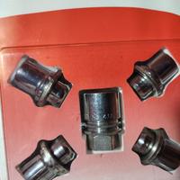 dadi antifurto ruote yaris