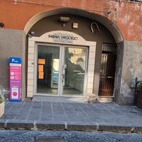 Negozio con deposito