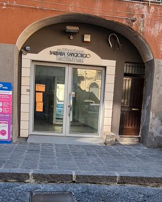 Negozio con deposito