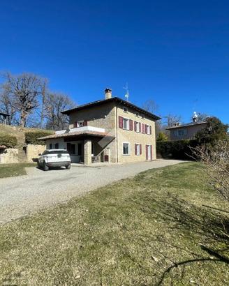 VILLA SINGOLA A PAVULLO NEL FRIGNANO