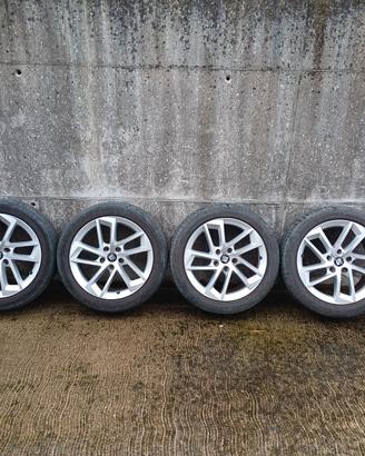 Cerchi in lega 17" + pneumatici