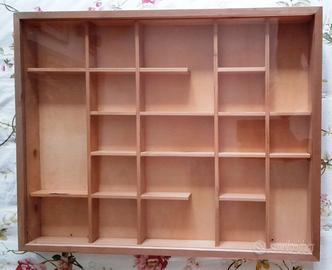 bacheca in legno  con vetro scorrevole 60x40h6