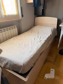 Letto con cassettone a doghe