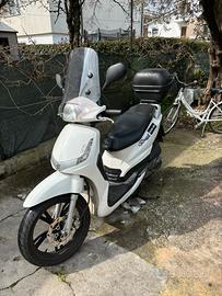 Scooter Peugeot Tweet 125