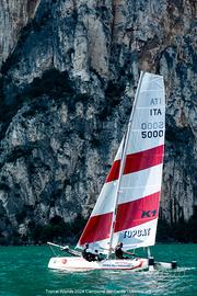 Catamarano Topcat K1 + 2 giri di vele completi