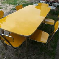 TAVOLO IN FORMICA ANNI 70 GIALLO