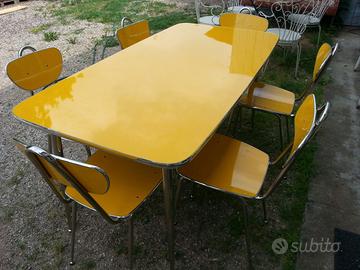 TAVOLO IN FORMICA ANNI 70 GIALLO