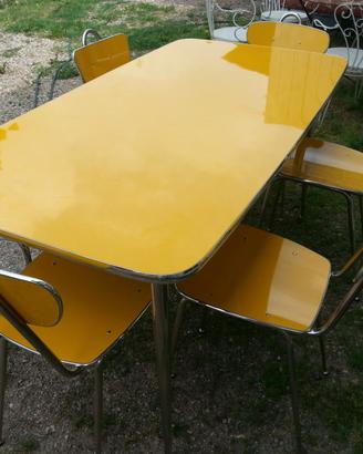 TAVOLO IN FORMICA ANNI 70 GIALLO