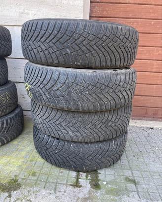 4 Pneumatici Invernali Hankook 205/60/16