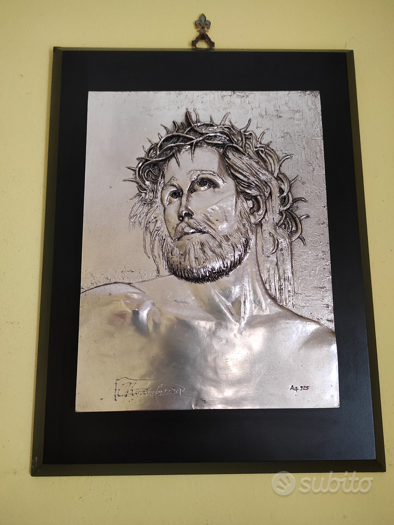 Biblegifts - Crocifisso da parete in legno di faggio con figura di Cristo del Corpo, piccolo anello in metallo alto 12 cm
