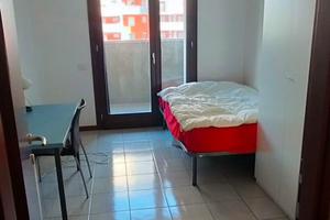 Stanza singola in condivisione con due ragazze
