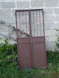 porta in ferro doppia anta e telaio e serratura
