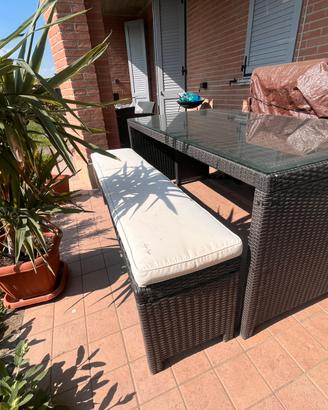 Tavolo da giardino in rattan e vetro