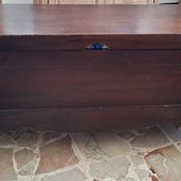 panca contenitore in legno scuro