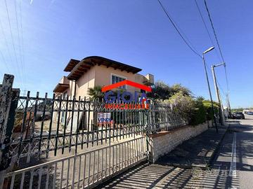 Villa di 510 m² con più di 5 locali a Cancello ed 